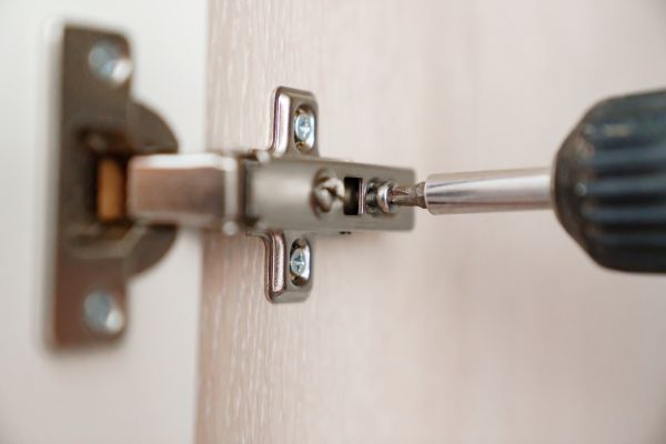 Cupboard Hinge Repair in New Braunfels